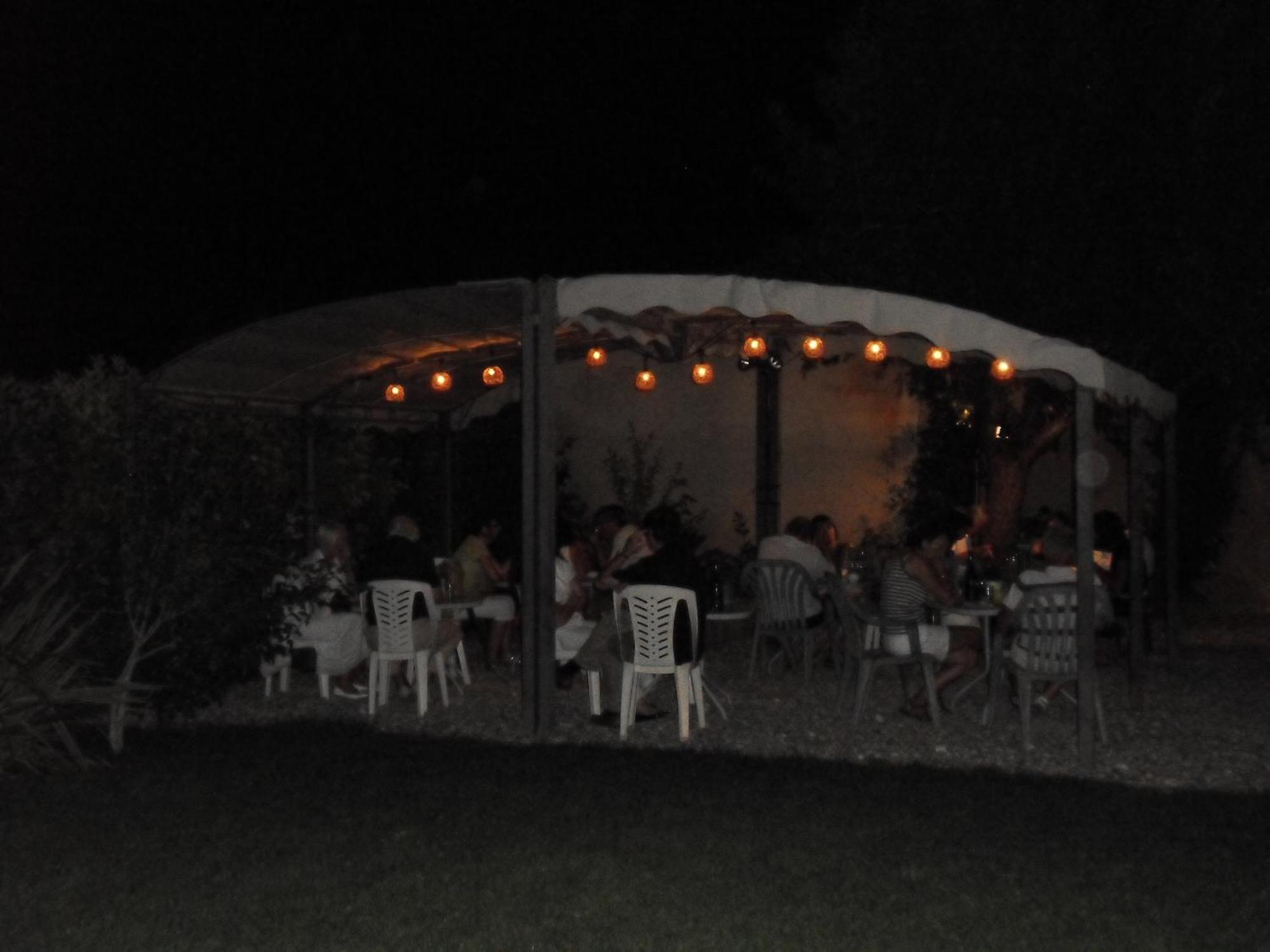 Le Jardin D'Ivana Chambres D'Hotes B&B Avec Piscine Chauffee Oppède Exterior foto